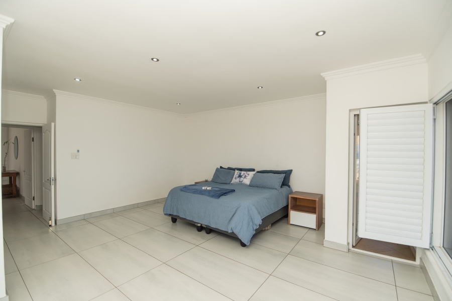 6 Bedroom Property for Sale in Beachview Eastern Cape